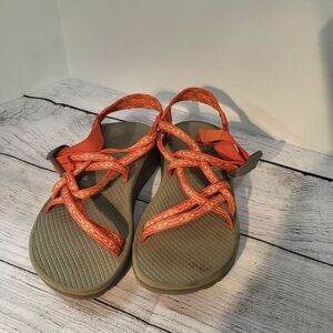 Chaco Womens Sandals Size 5 Orange Print Straps‎ Gray Sole Adjustable  Closure